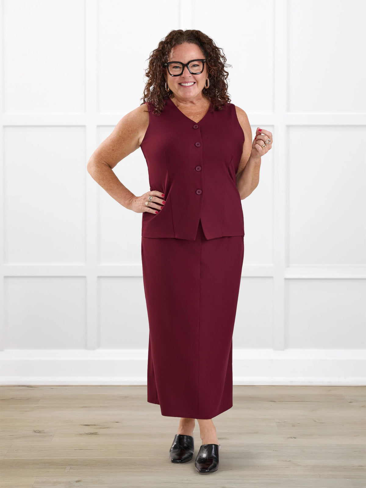 Rubina midi pencil skirt with pockets for women in Merlot on model Kerri, size M @Kerri-M 