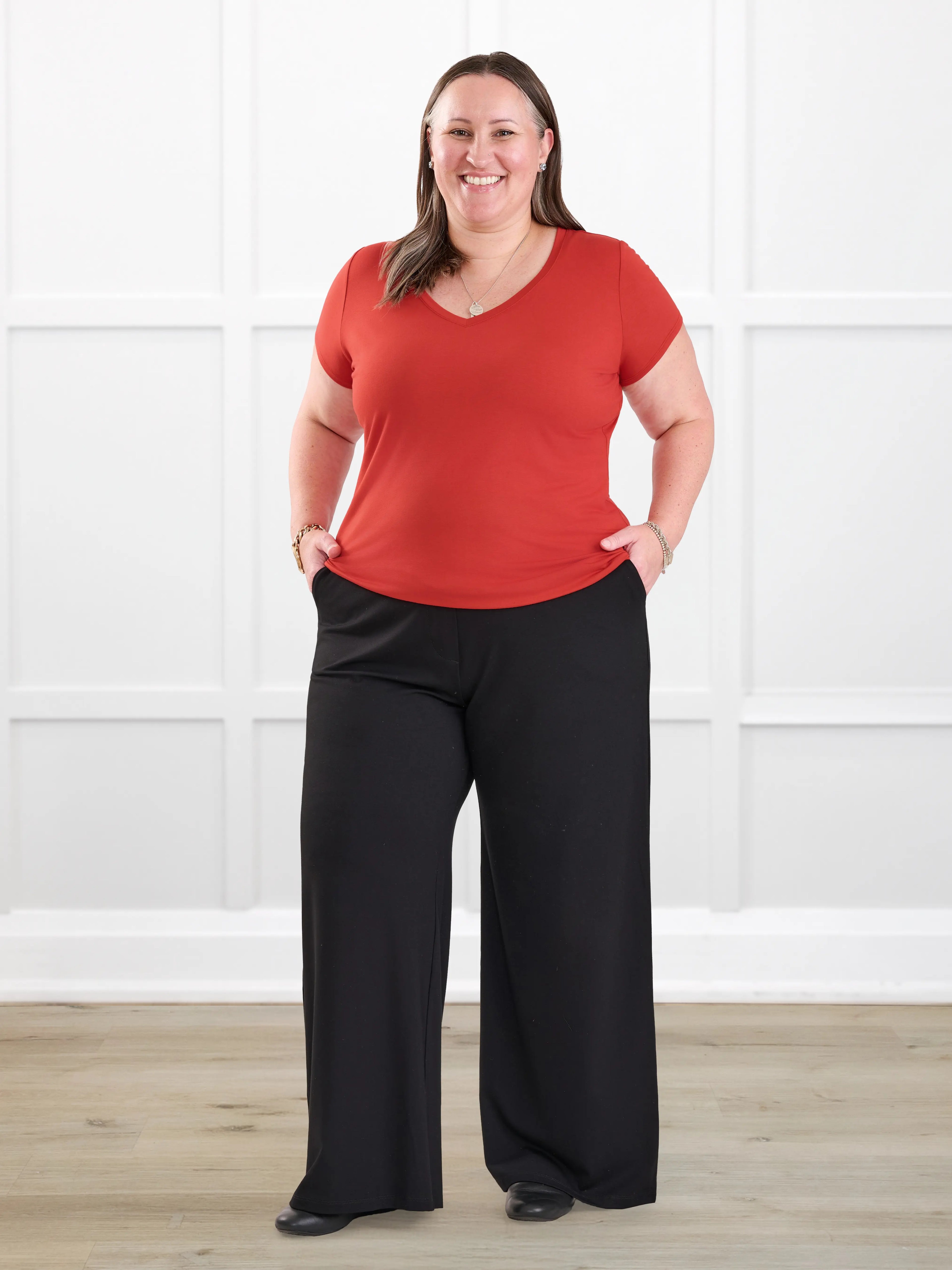 Samara wide leg pocket pant for women in Black on model Cristina, size XXL Petite @Cristina-XXL-petite 
