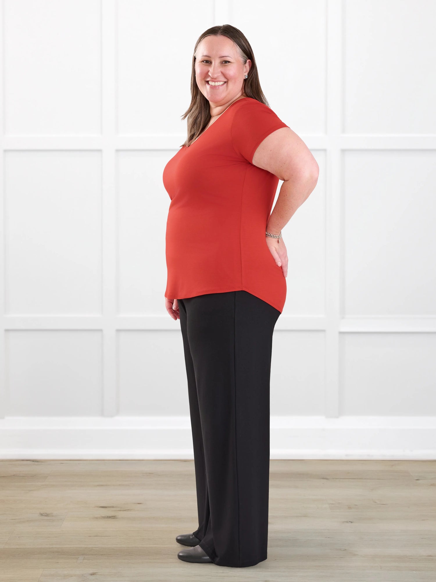 Samara wide leg pocket pant for women in Black on model Cristina, size XXL Petite @Cristina-XXL-petite 