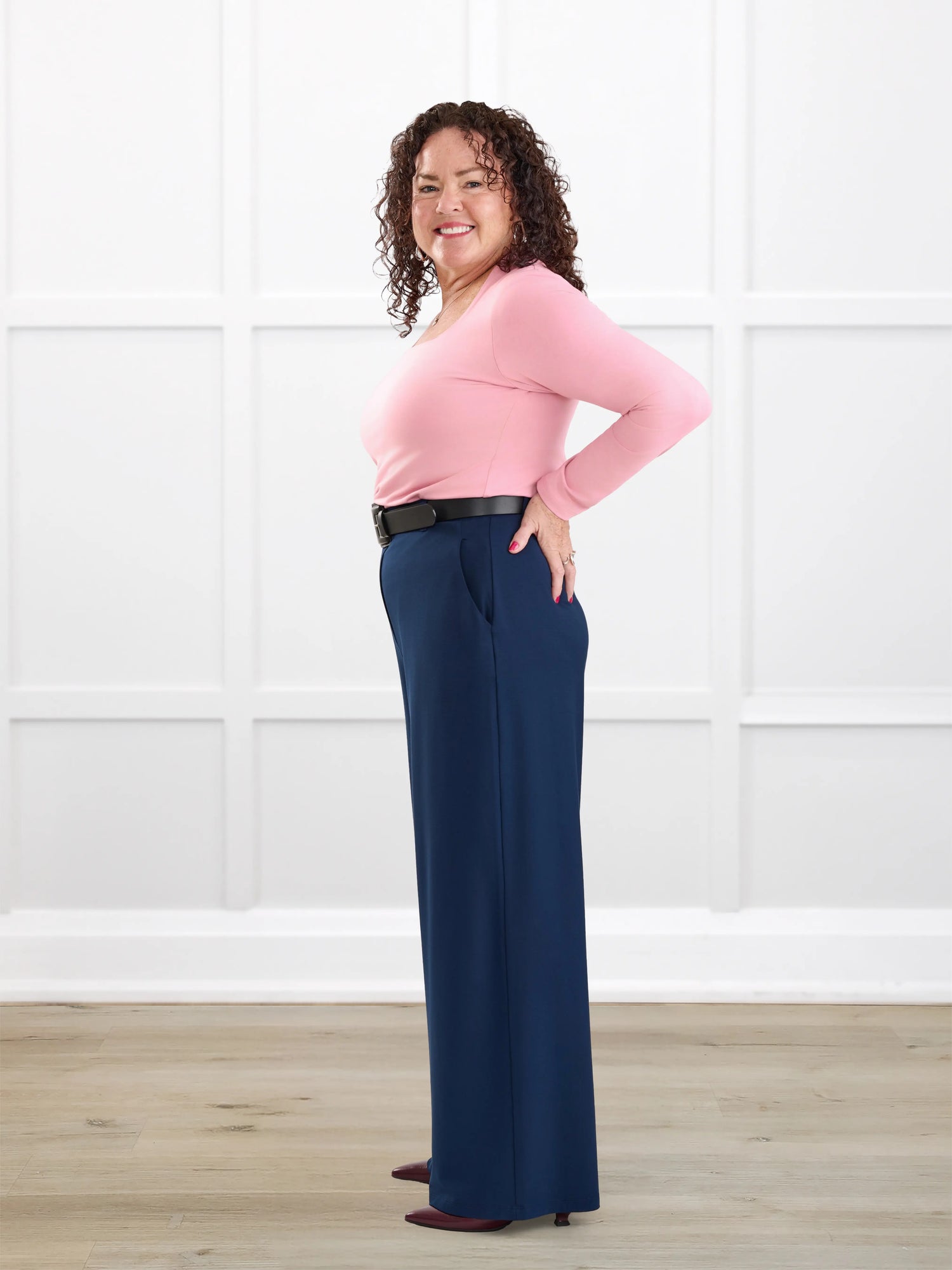 Samara wide leg pocket pant for women in Navy on model Kerri, size M Petite @Kerri-M-petite 