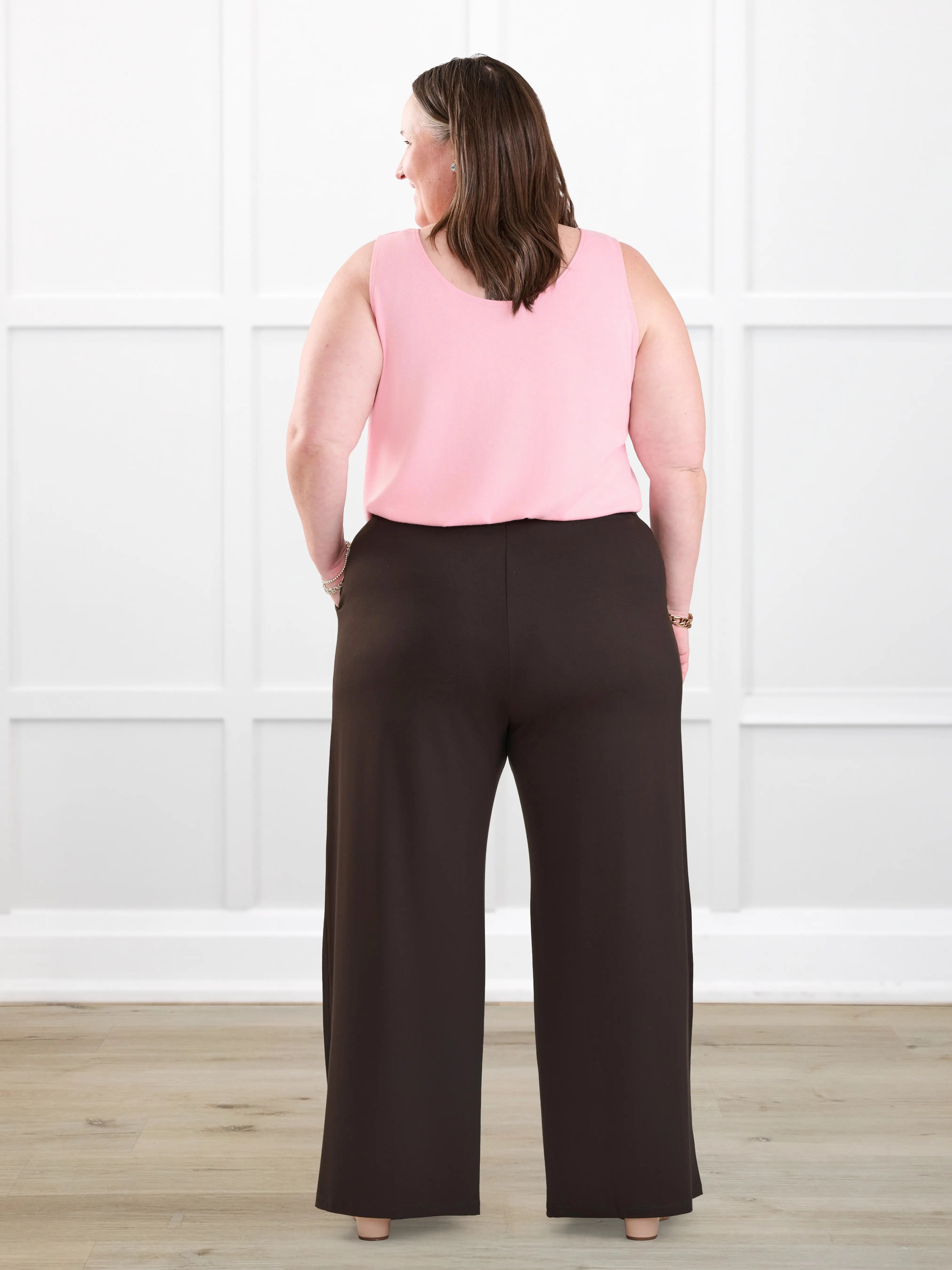 Samara wide leg pocket pant for women in Dark chocolate on model Cristina, size XXL Petite @Cristina-XXL-petite 