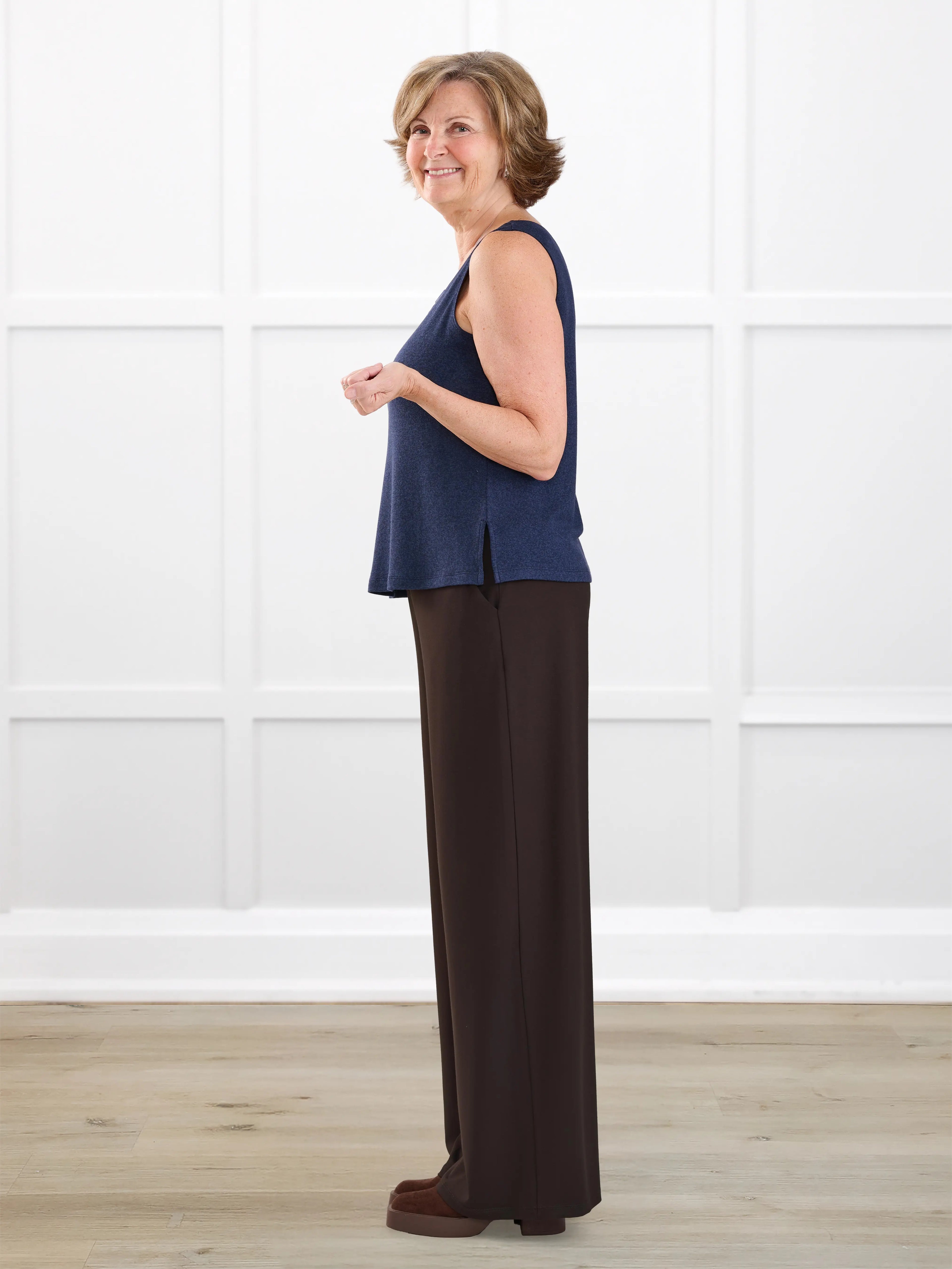 Samara wide leg pocket pant for women in Dark chocolate on model Donna, size S Regular @Donna-S-regular 