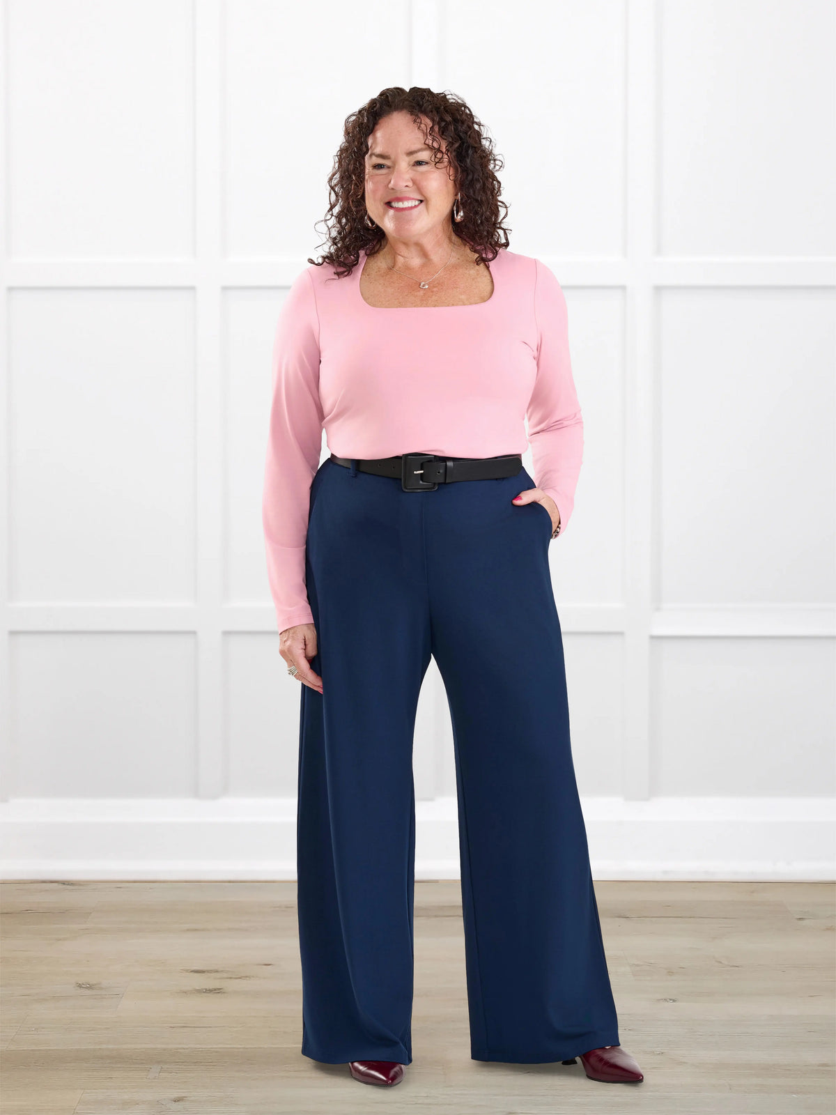 Samara wide leg pocket pant for women in Navy on model Kerri, size M Petite @Kerri-M-petite 