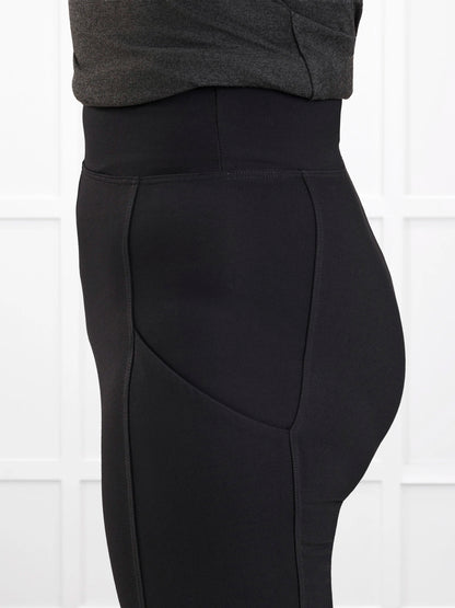 Seana high waisted pocket legging for women in Black on model 45d4308d, size 389F 4d89 @45d4308d-389f-4d89-9d28-10ecf1df512d 