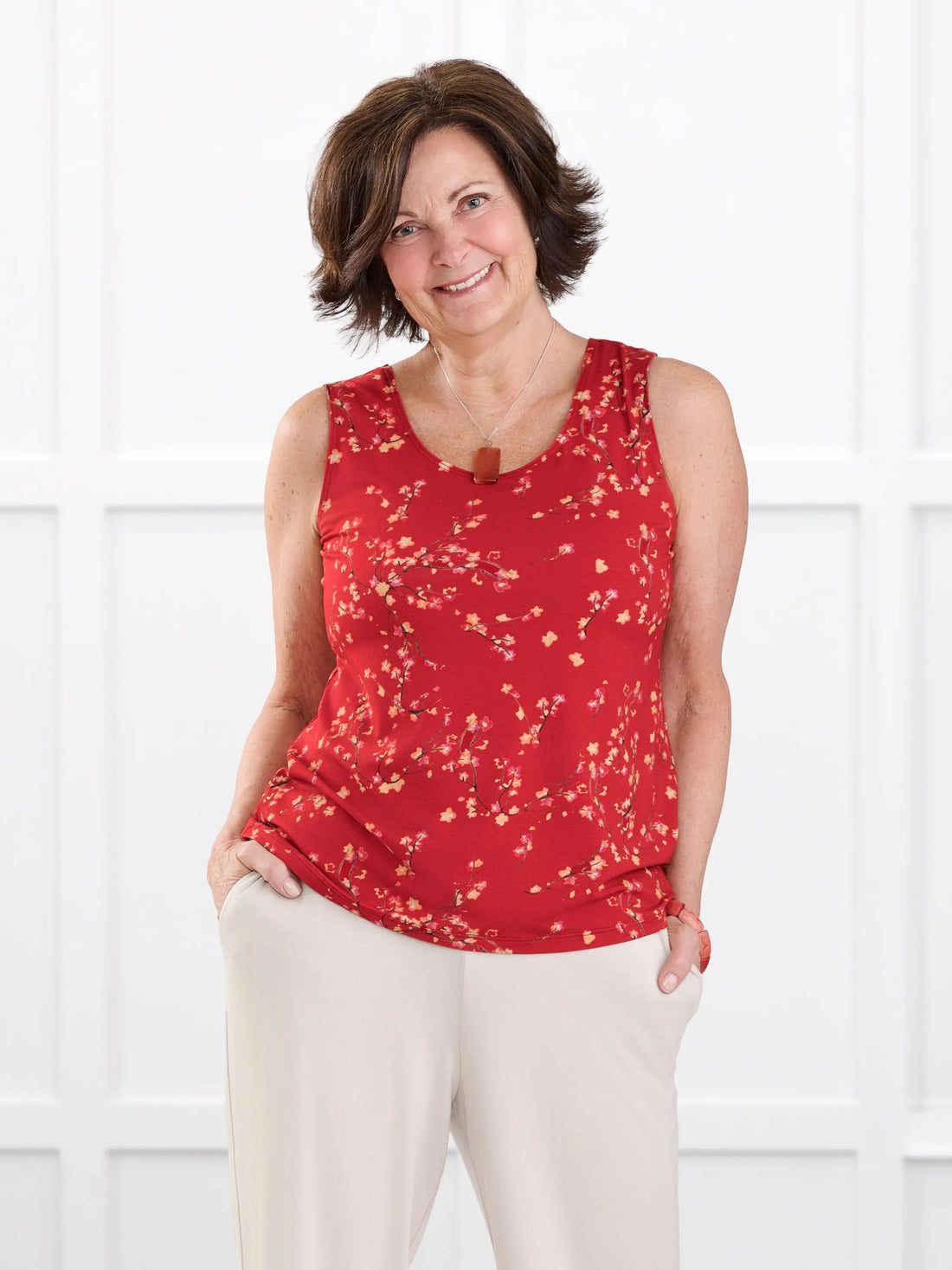 Shandra reversible neckline tank top in Chili blossom on model Donna, size S regular @Donna-S-regular 