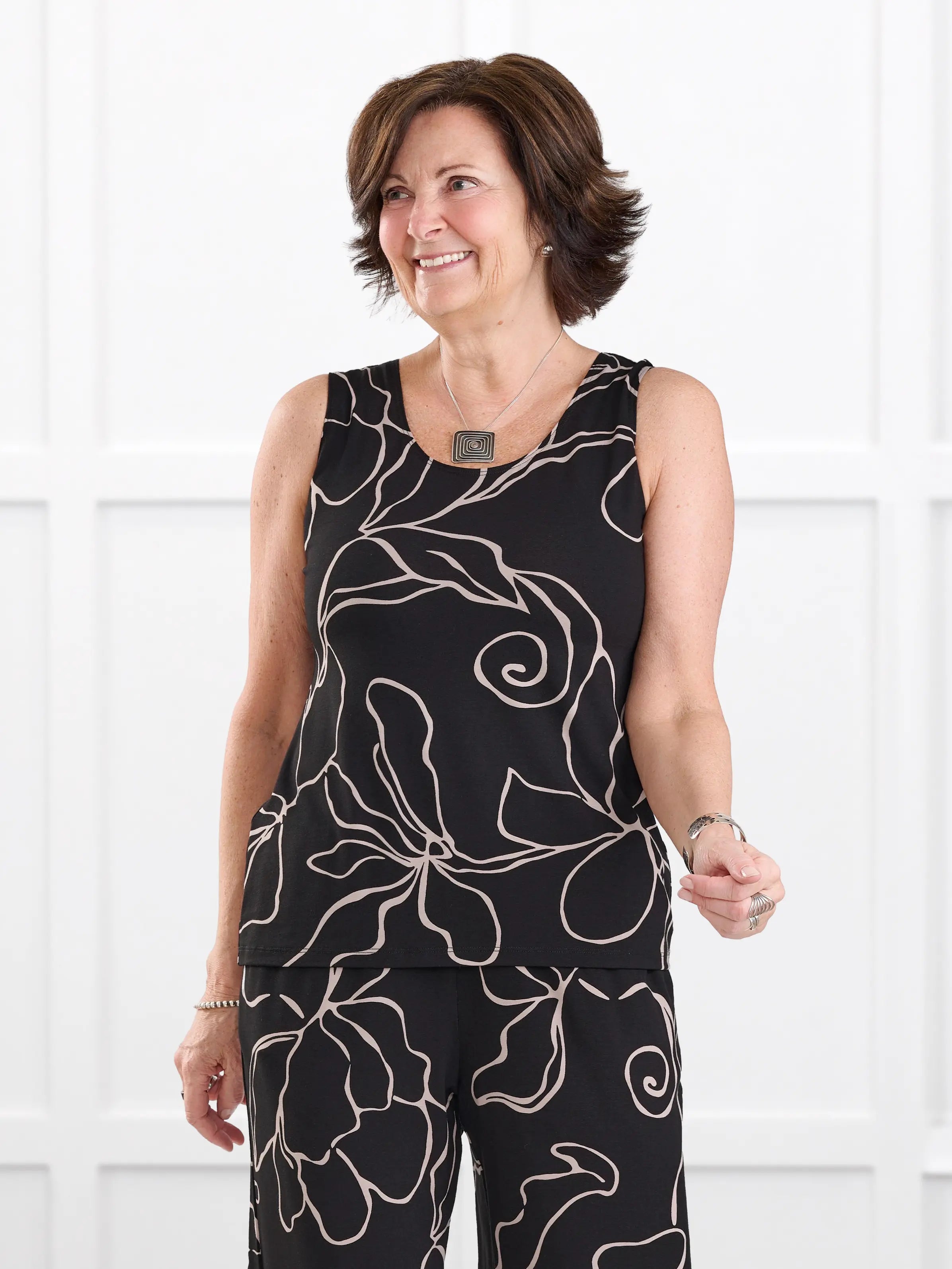 Shandra reversible neckline tank top in Contour floral on model Donna, size S regular @Donna-S-regular 