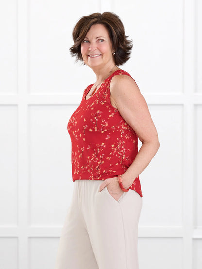 Shandra reversible neckline tank top in Chili blossom on model Donna, size S regular @Donna-S-regular 
