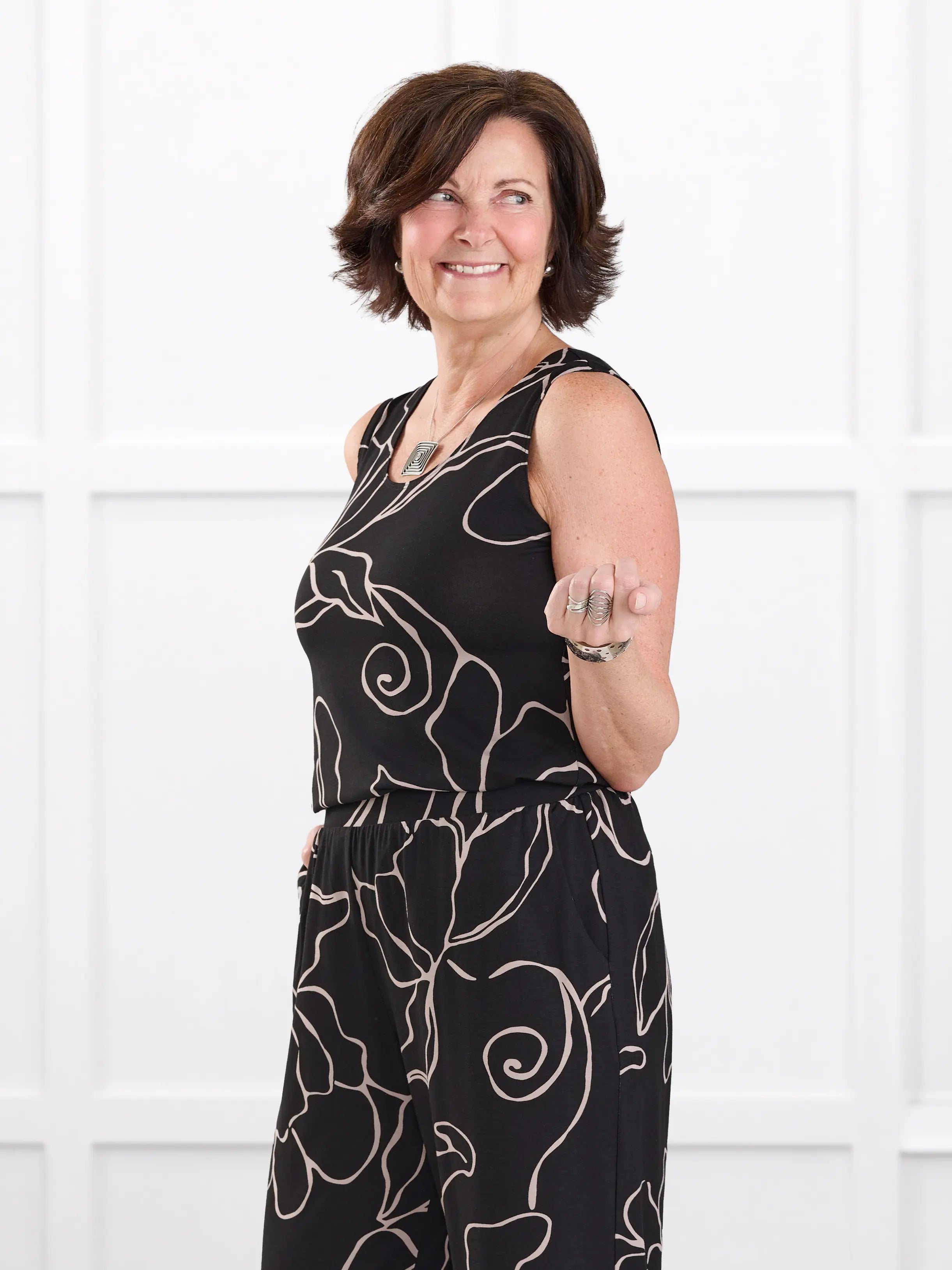Shandra reversible neckline tank top in Contour floral on model Donna, size S regular @Donna-S-regular 