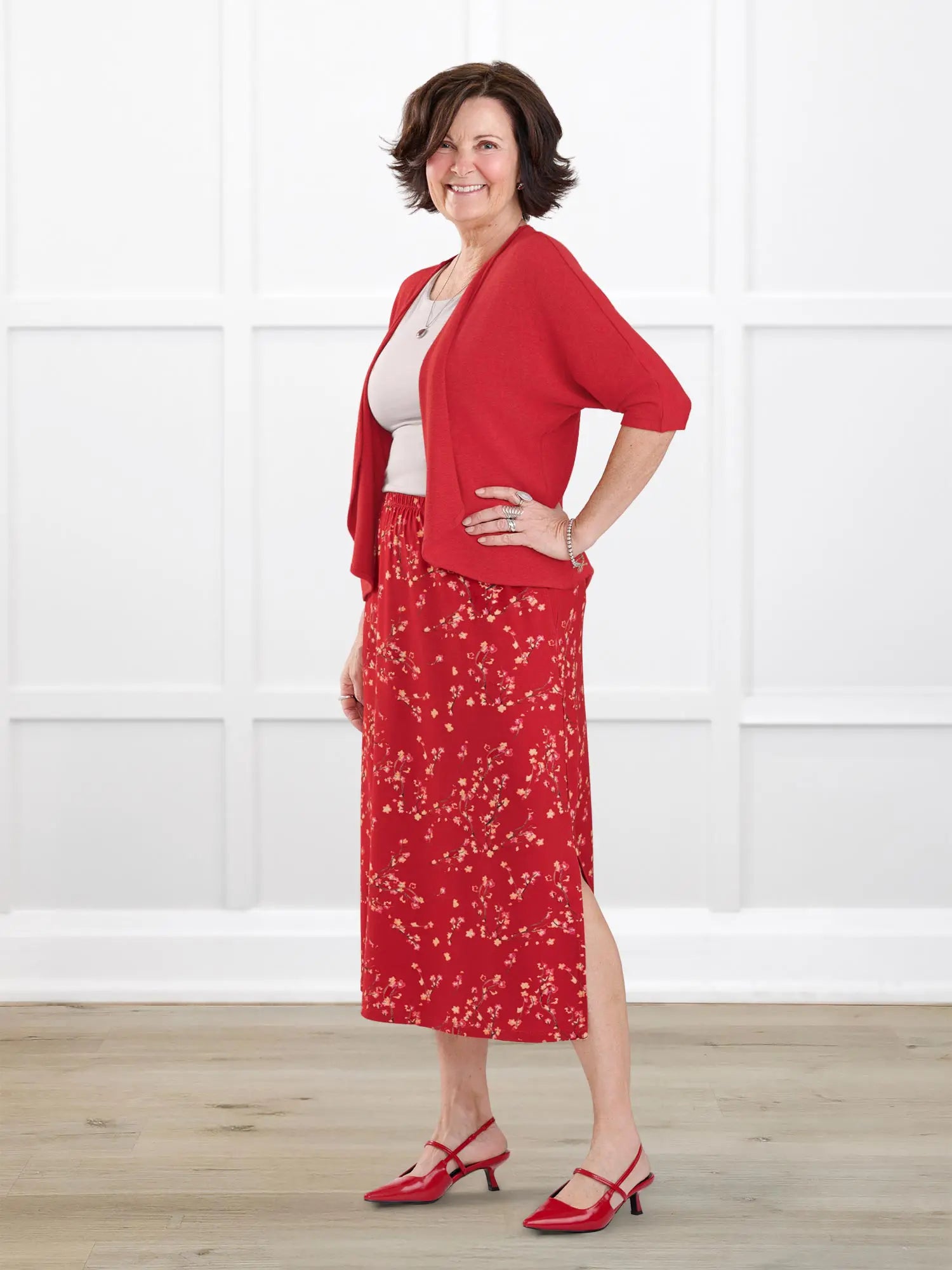 Shirley midi pocket skirt for women in Chili blossom on model Donna, size S @Donna-S 