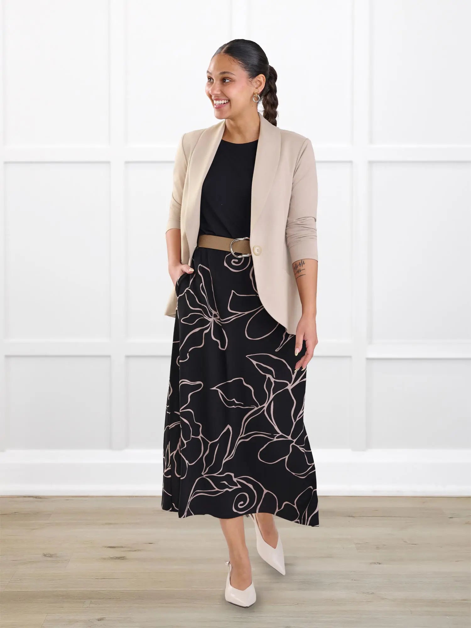 Shirley midi pocket skirt for women in Contour floral on model Meron, size XS @Meron-XS 
