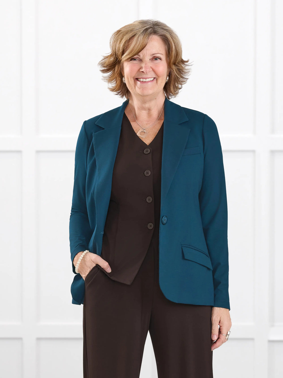 Sienna stretchy girlfriend blazer for women in Atlantic on model Donna, size S @Donna-S 