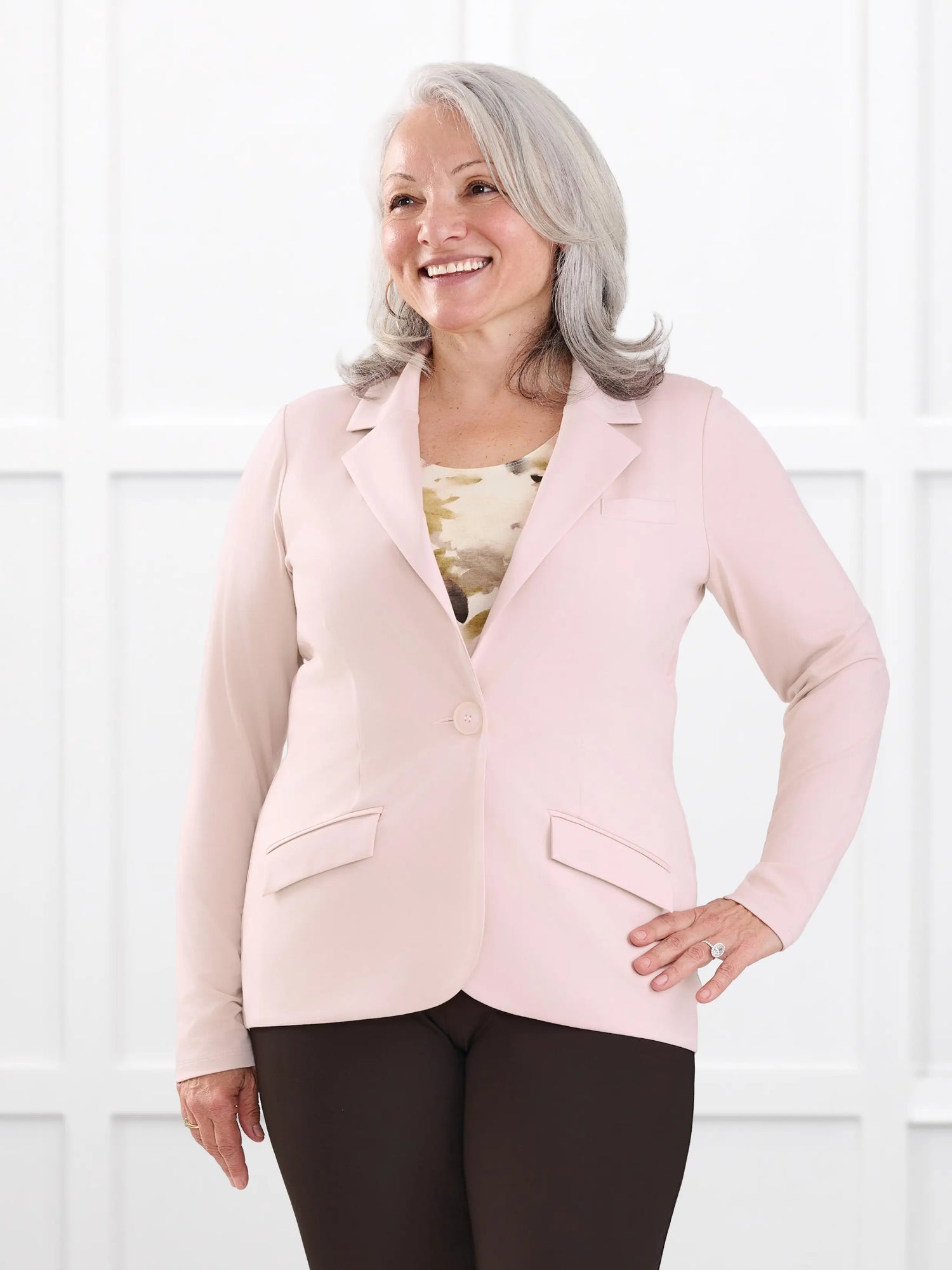 Sienna stretchy girlfriend blazer for women in Ballet pink on model Rula, size L @Rula-L 