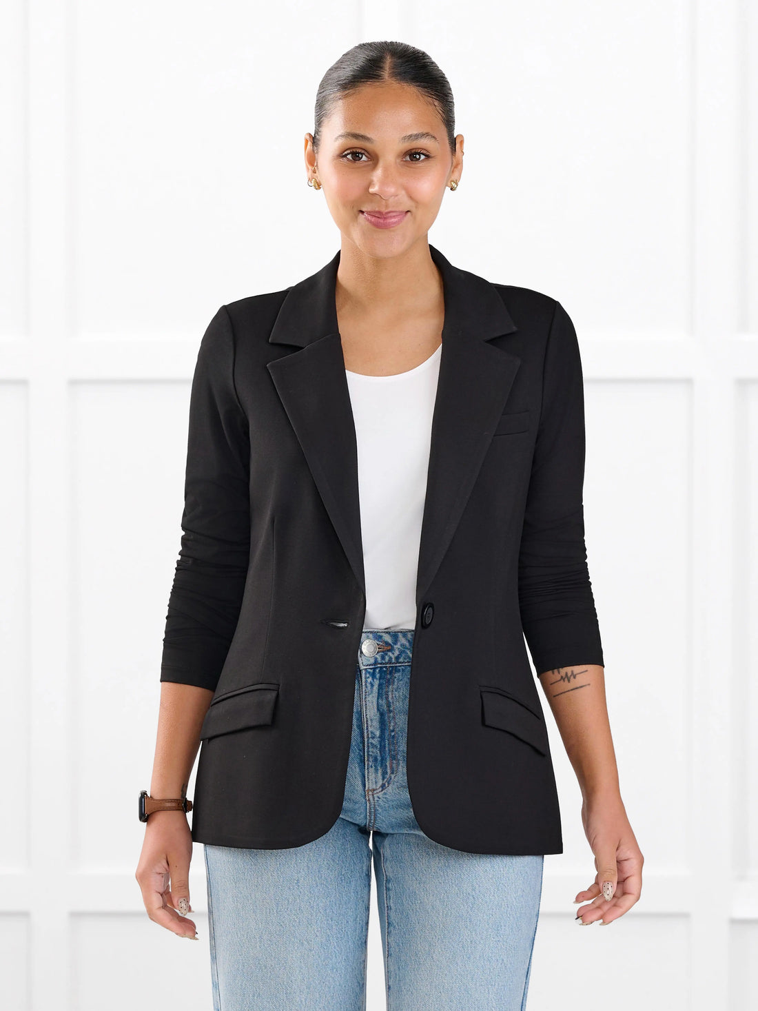 Sienna stretchy girlfriend blazer for women in Black on model Meron, size XS @Meron-XS 