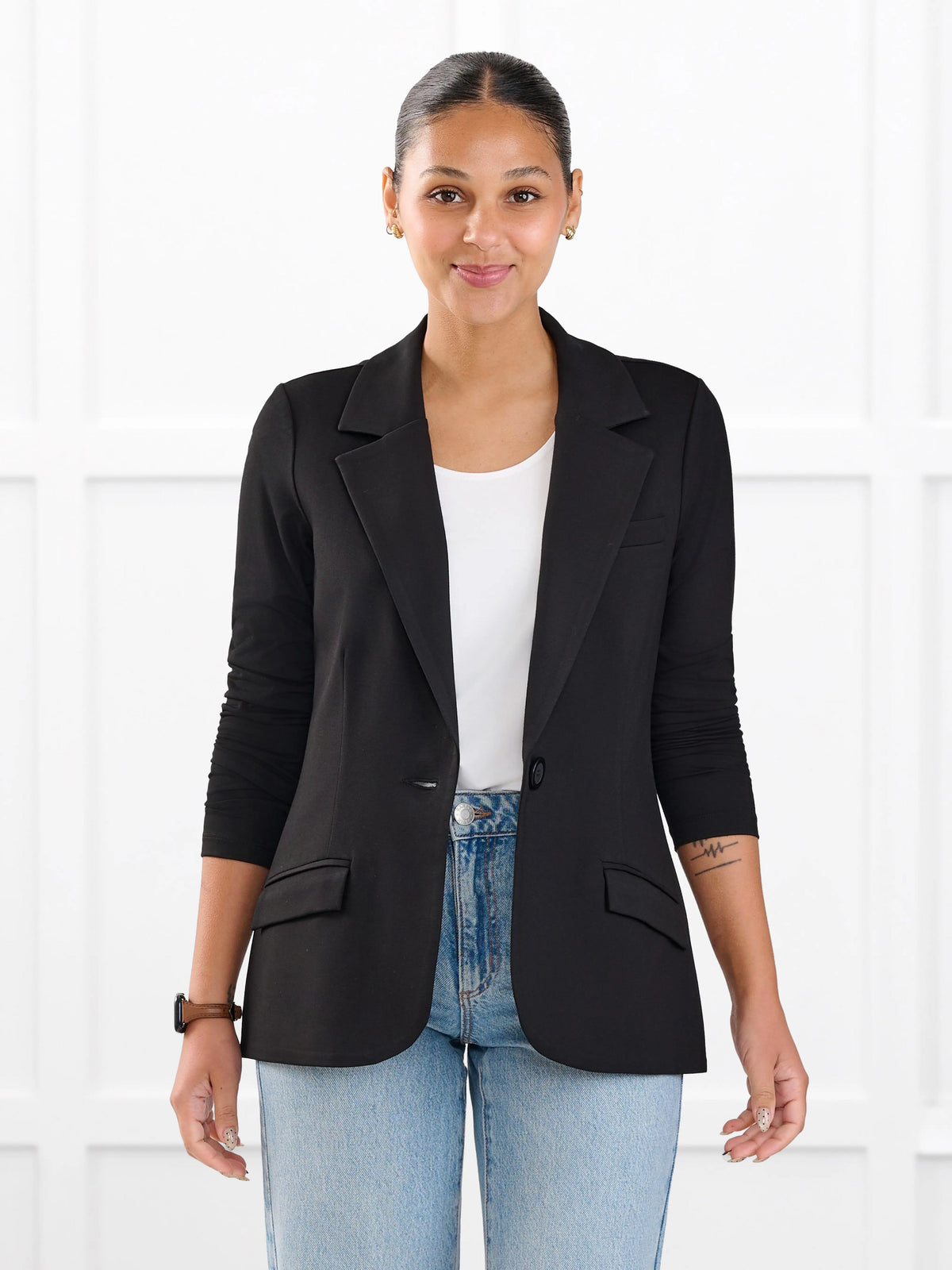 Sienna stretchy girlfriend blazer for women in Black on model Meron, size XS @Meron-XS 
