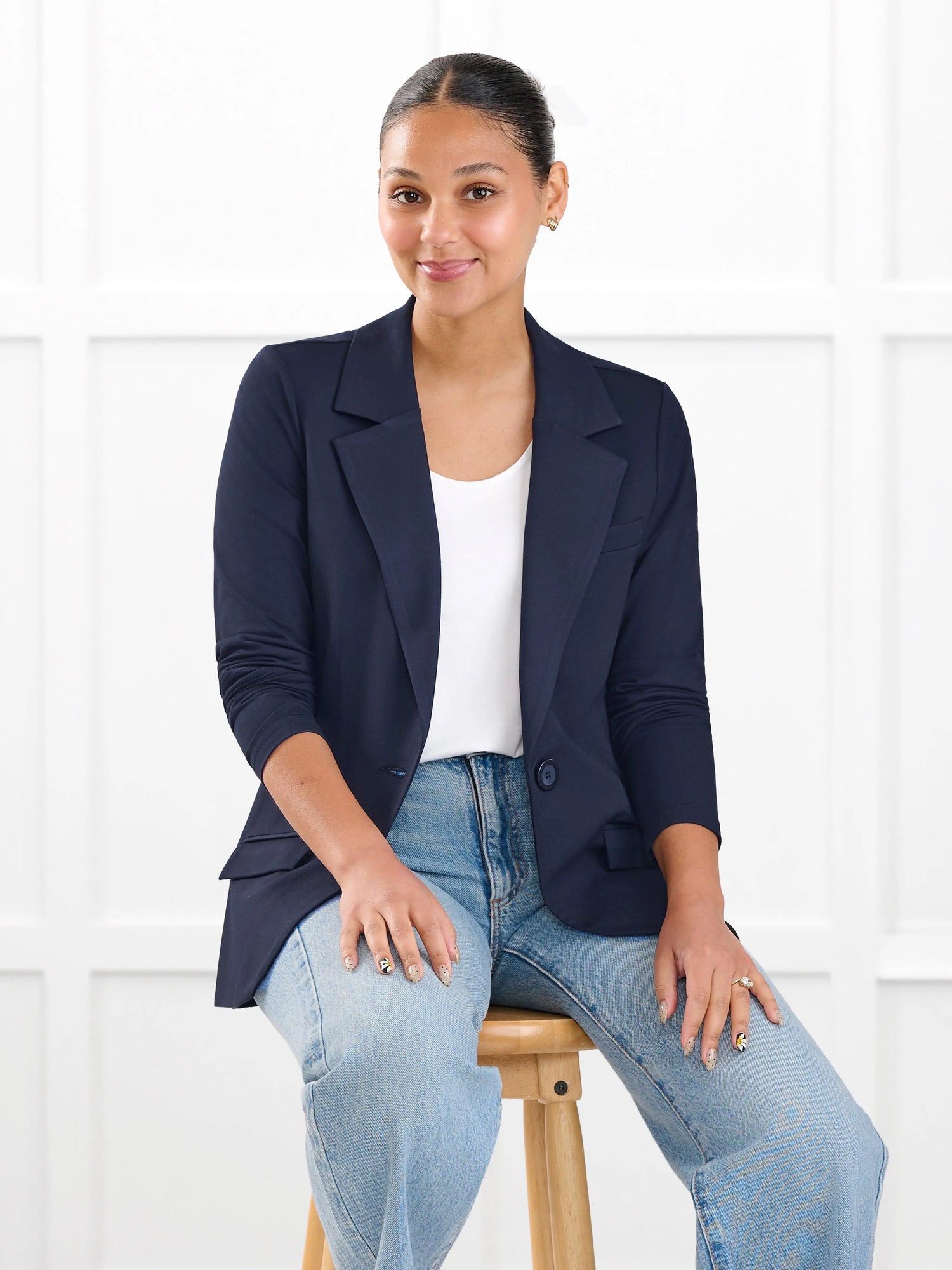 Sienna stretchy girlfriend blazer for women in Navy on model Meron, size XS @Meron-XS 