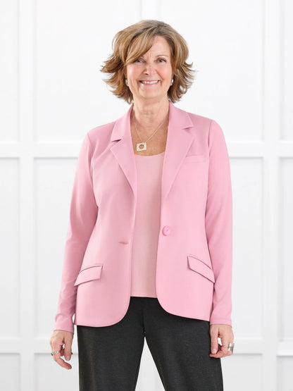 Sienna stretchy girlfriend blazer for women in Rosebud on model Donna, size S @Donna-S 