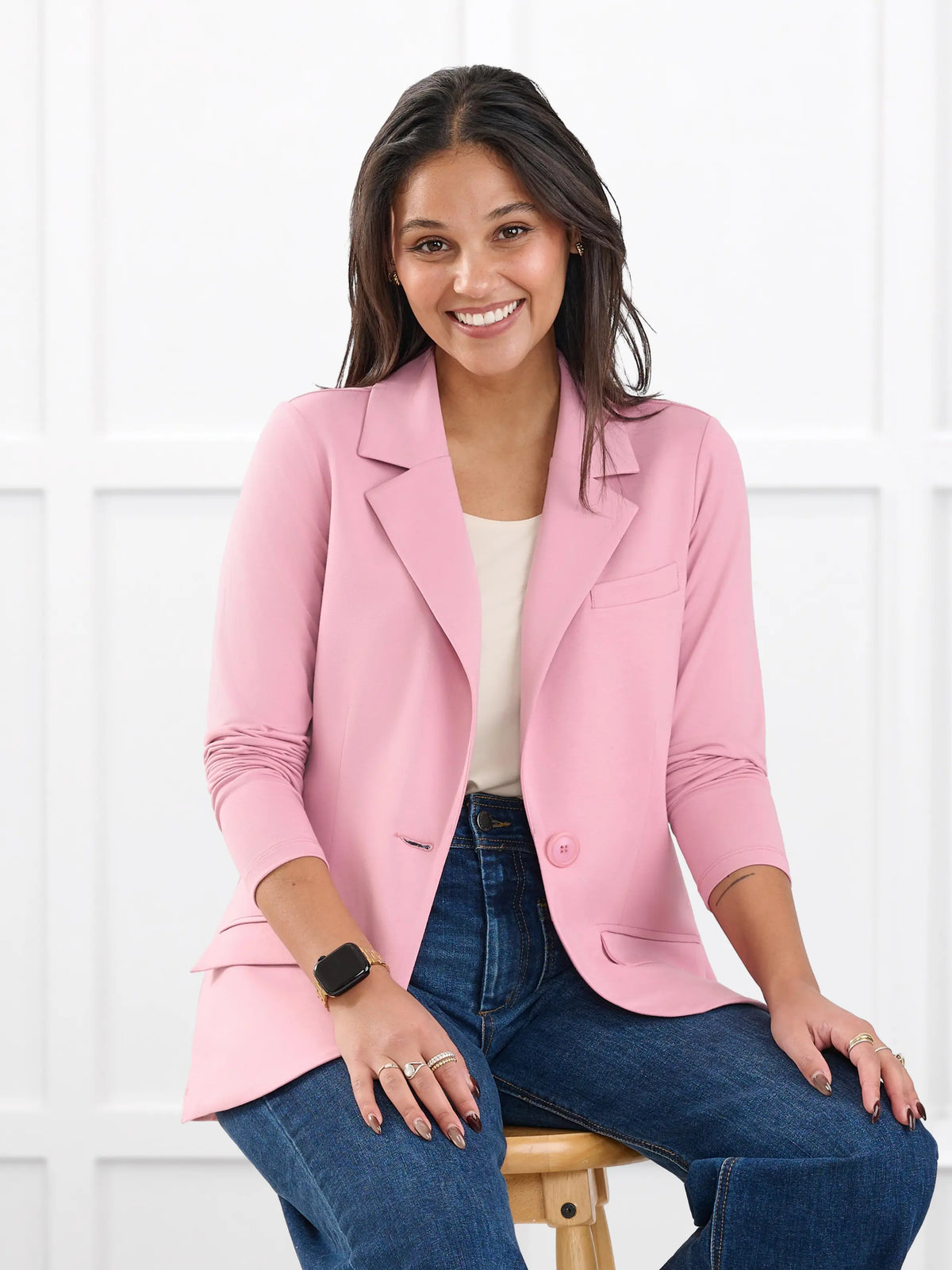 Sienna stretchy girlfriend blazer for women in Rosebud on model Meron, size XS @Meron-XS 