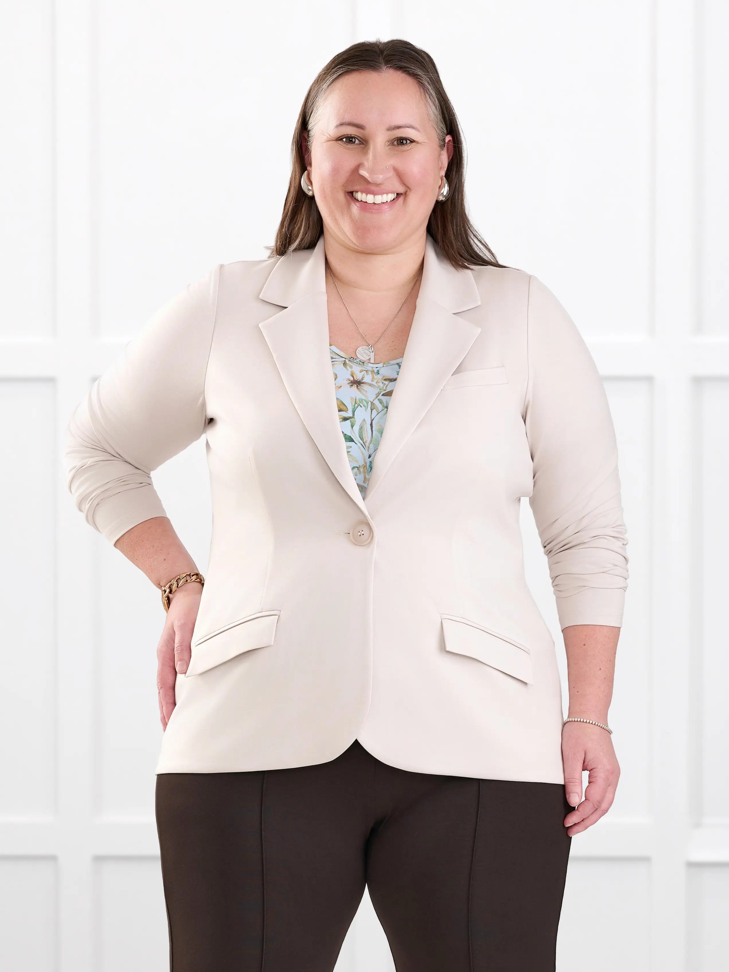 Sienna stretchy girlfriend blazer for women in Sandstone on model Cristina, size XXL @Cristina-XXL 