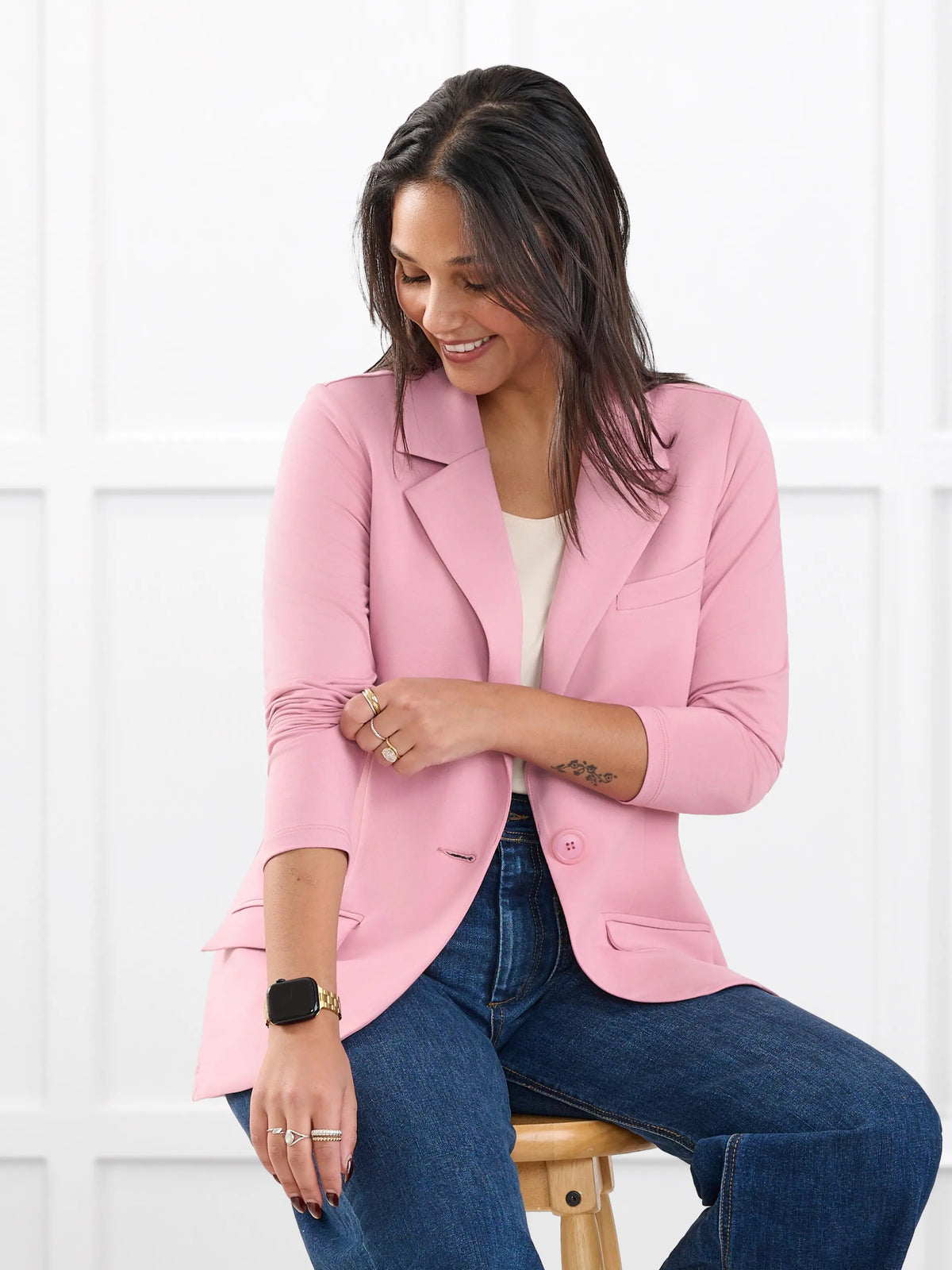 Sienna stretchy girlfriend blazer for women in Rosebud on model Meron, size XS @Meron-XS 