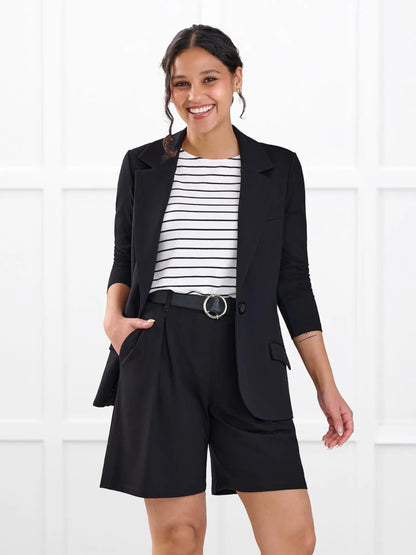 Sienna stretchy girlfriend blazer for women in Black on model Meron, size XS @Meron-XS 