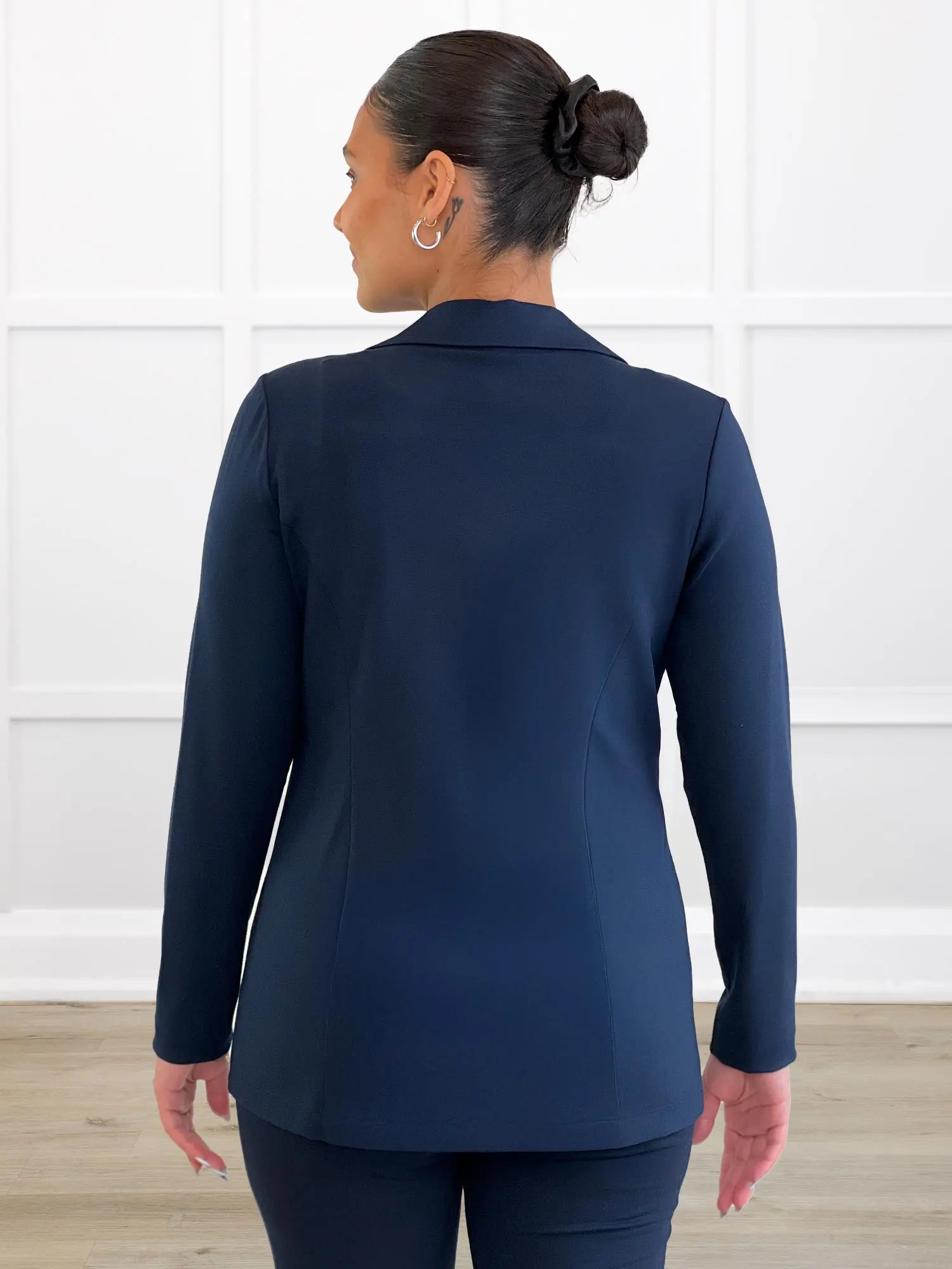 Sienna stretchy girlfriend blazer for women in Navy on model Meron, size XS @Meron-XS 