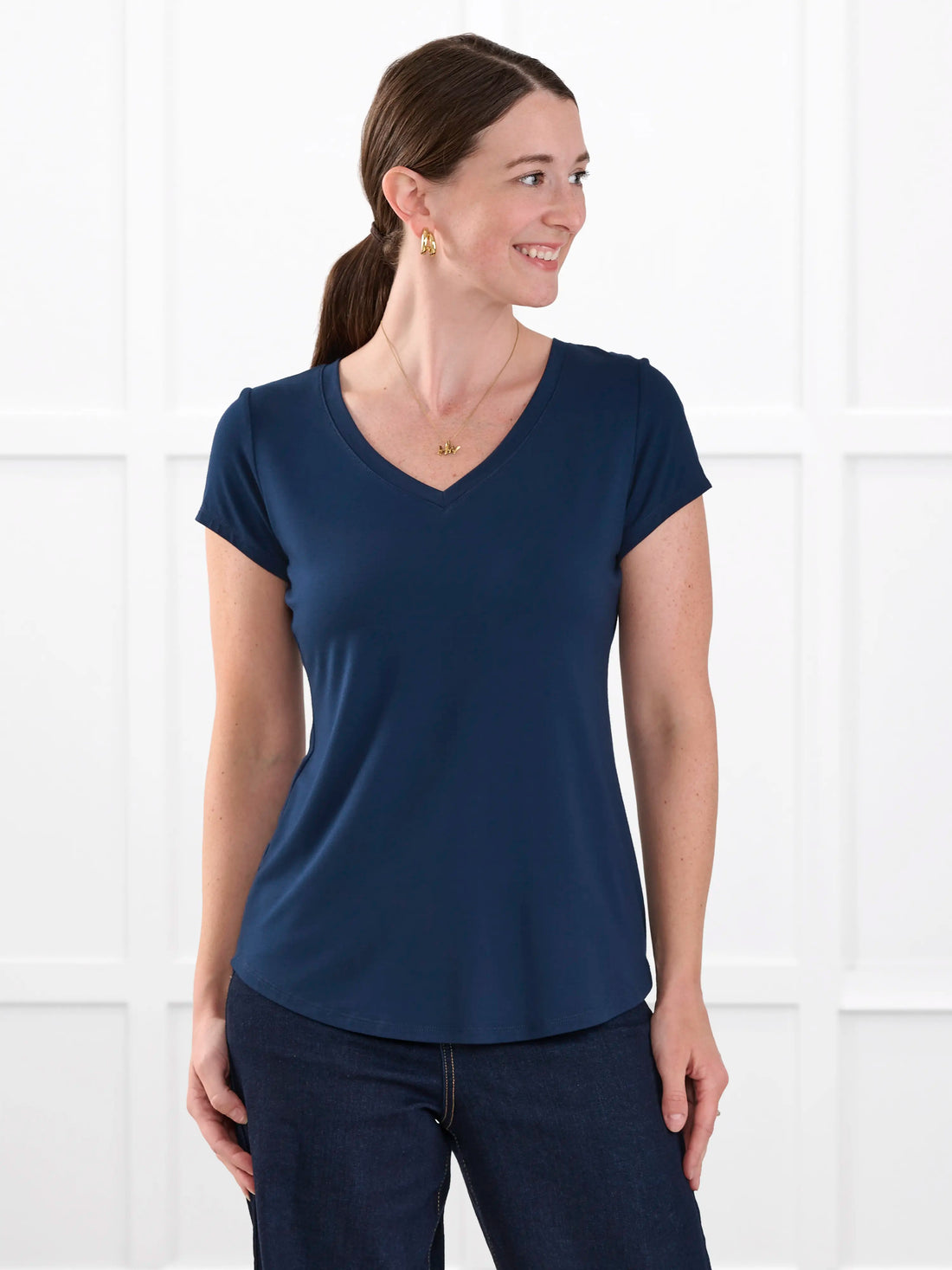 Sutton v neck classic tee in Navy on model Jo, size XS Regular @Jo-XS-regular 