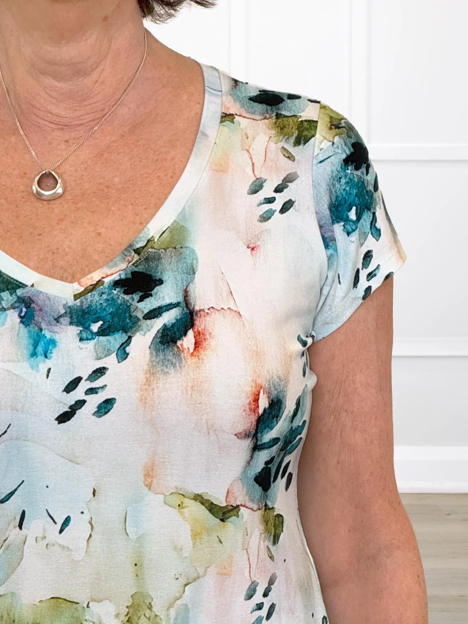 Sutton v neck classic tee for women in Water lily 