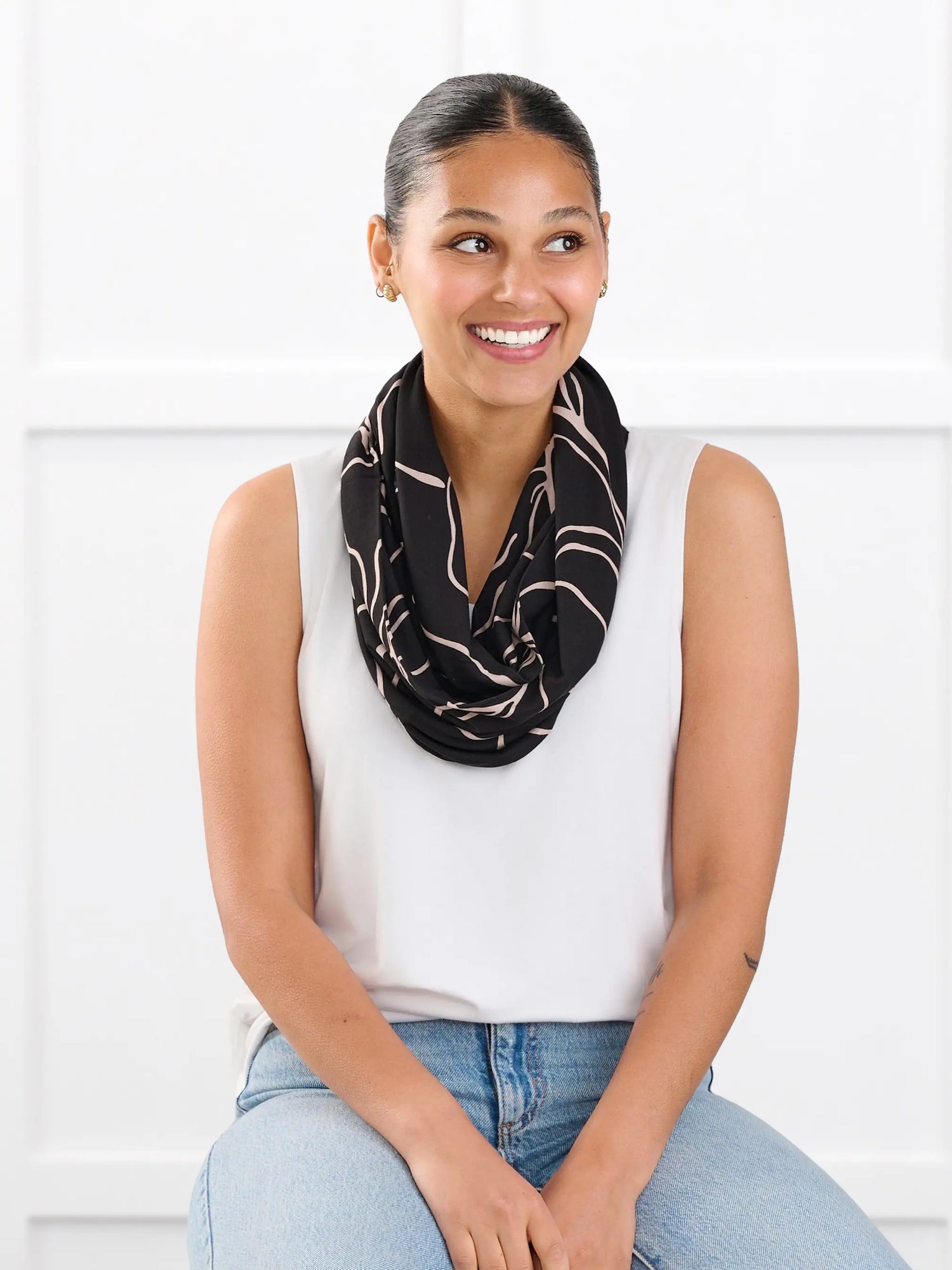 Taraji infinity scarf for women in Contour floral 