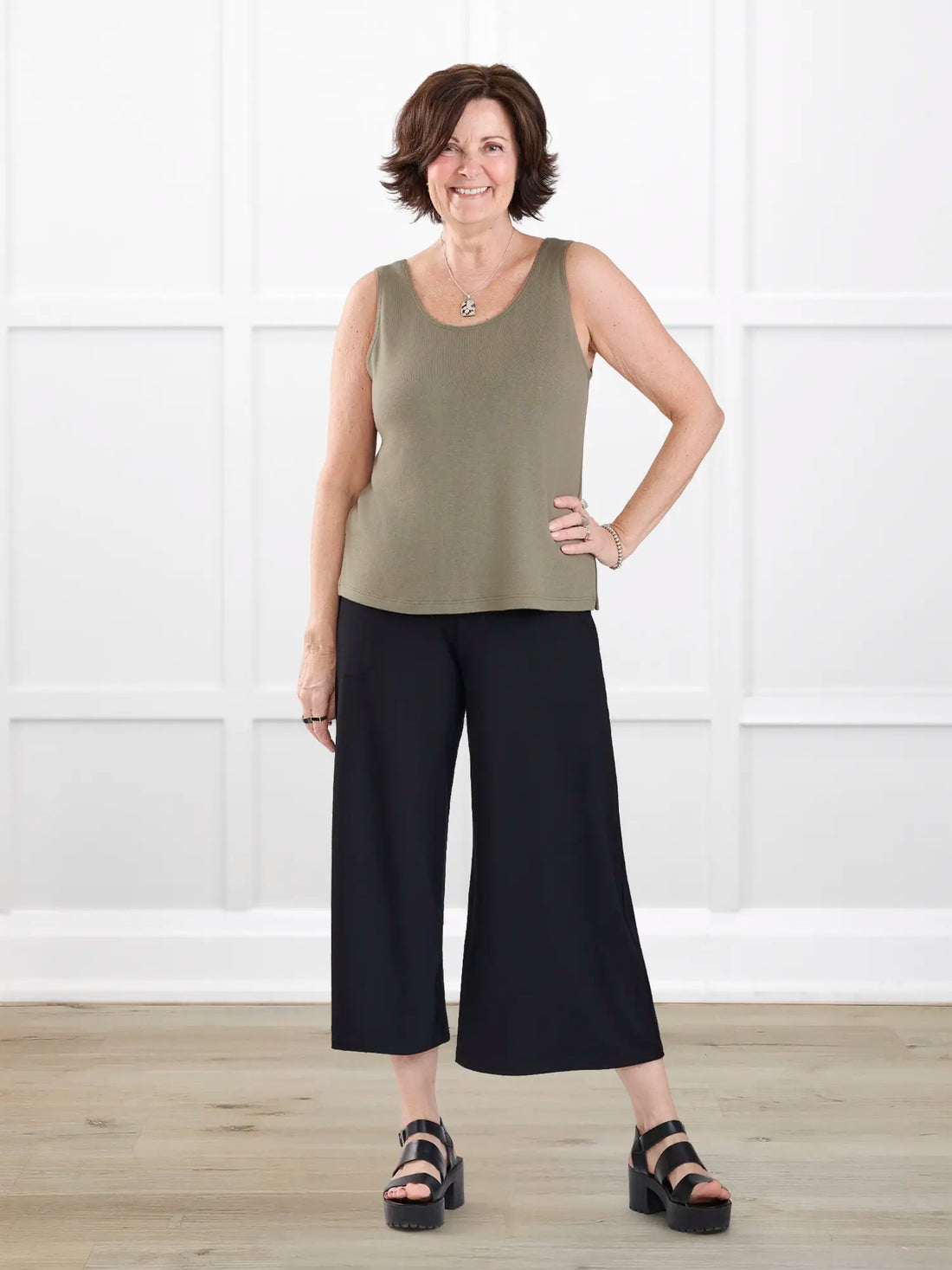 Valencia capri palazzo pocket pant in Black on model Donna, size S Regular @Donna-S-regular 