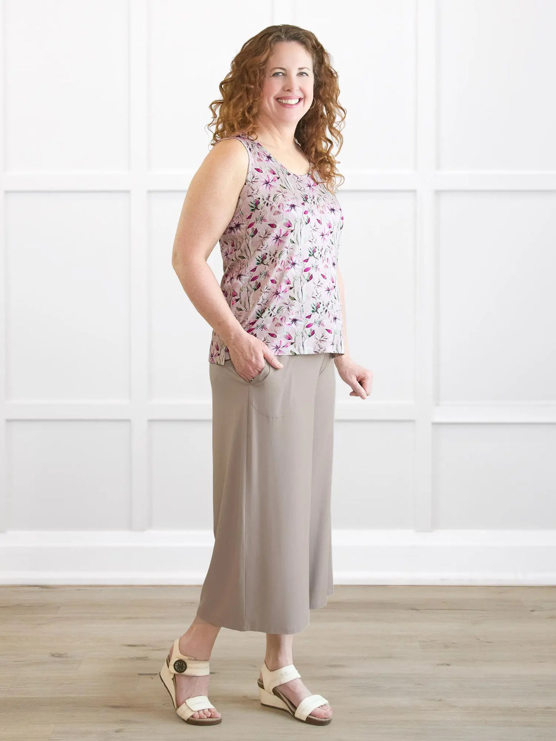 Valencia capri palazzo pocket pant 00 in Portobello on model Melanie, size M Regular @Melanie-M-regular 