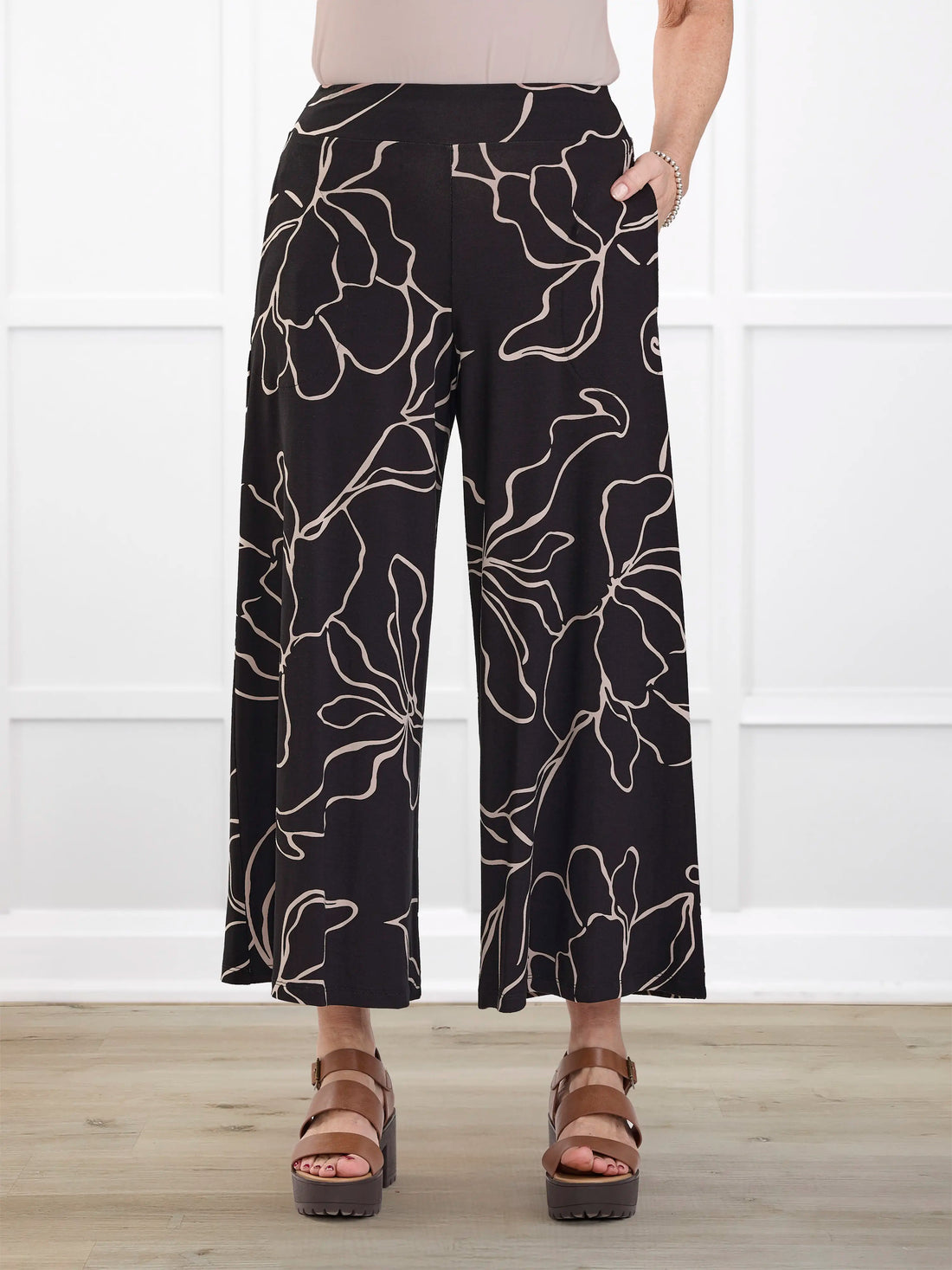 Valencia capri palazzo pocket pant for women in Contour floral 