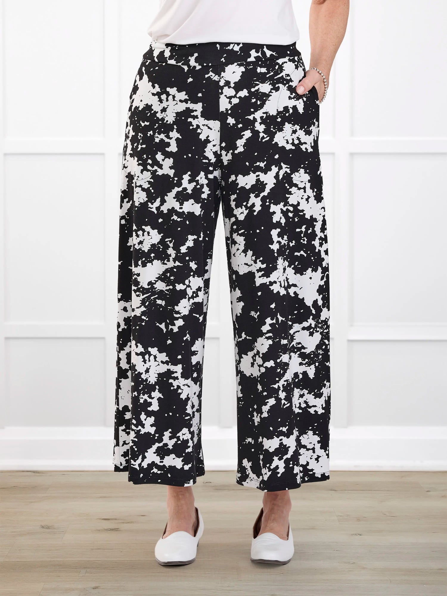 Valencia capri palazzo pocket pant for women in Moo’d bloom 