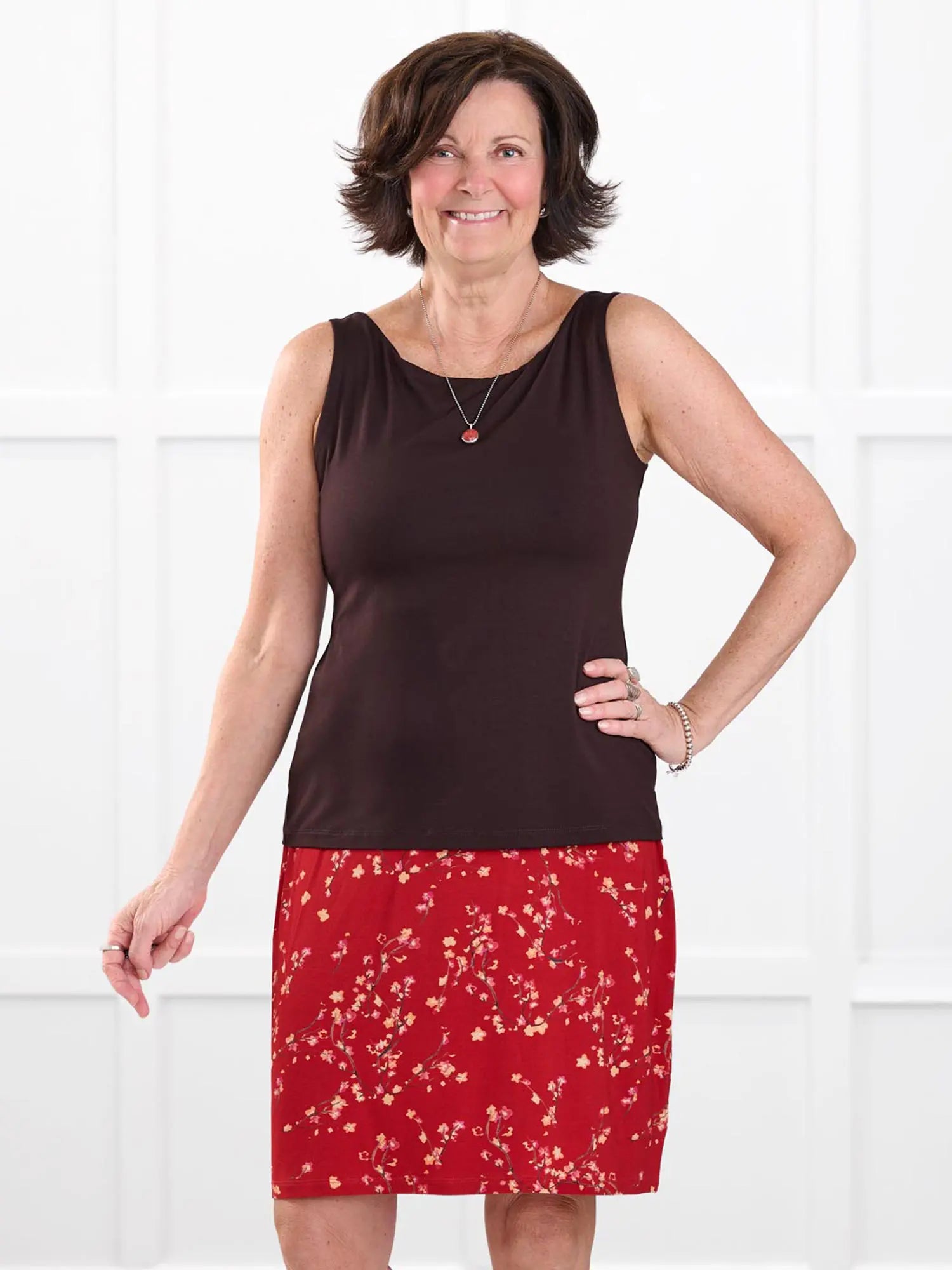 Vida pull on pencil skirt for women in Chili blossom on model Donna, size S @Donna-S 