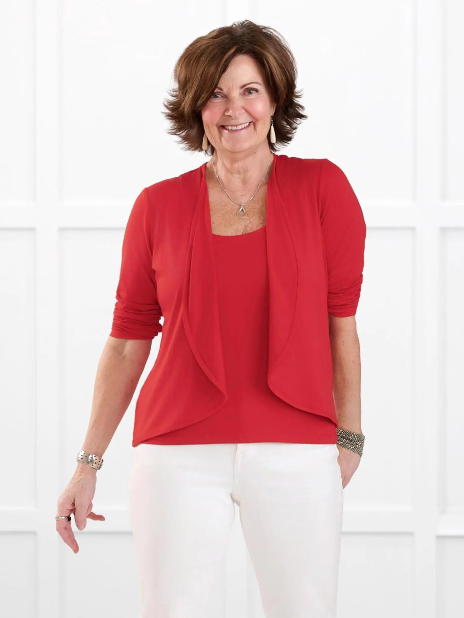 Wesley cropped waterfall cardigan for women in Chili on model Donna, size S @Donna-S 