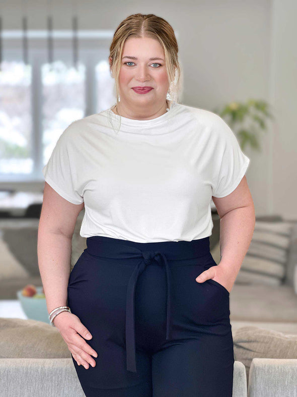 Miik model Bri (five foot five, size extra large) wearing Miik's Blair bamboo tie waist belt in navy with a pant in the same colour with a white tee