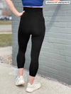 Woman standing with her back towards the camera showing the back of Miik's Lisa2 high waisted capri legging