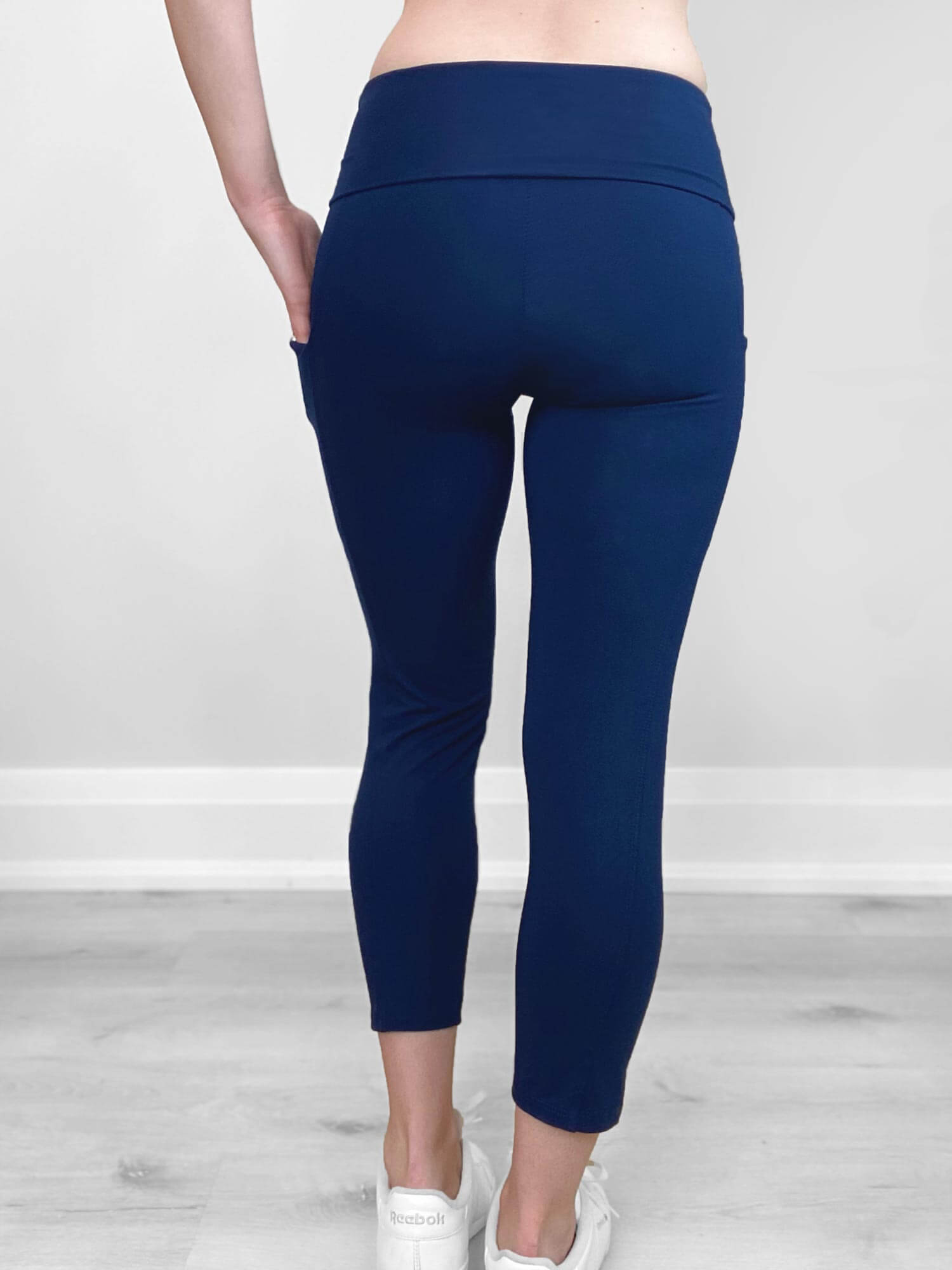 bawilom Womens Capri Leggings with Pocket, Casual High Waist Stretchy Knee  Length Capris Soft Solid Workout Yoga Short Pants Blue at  Women's  Clothing store
