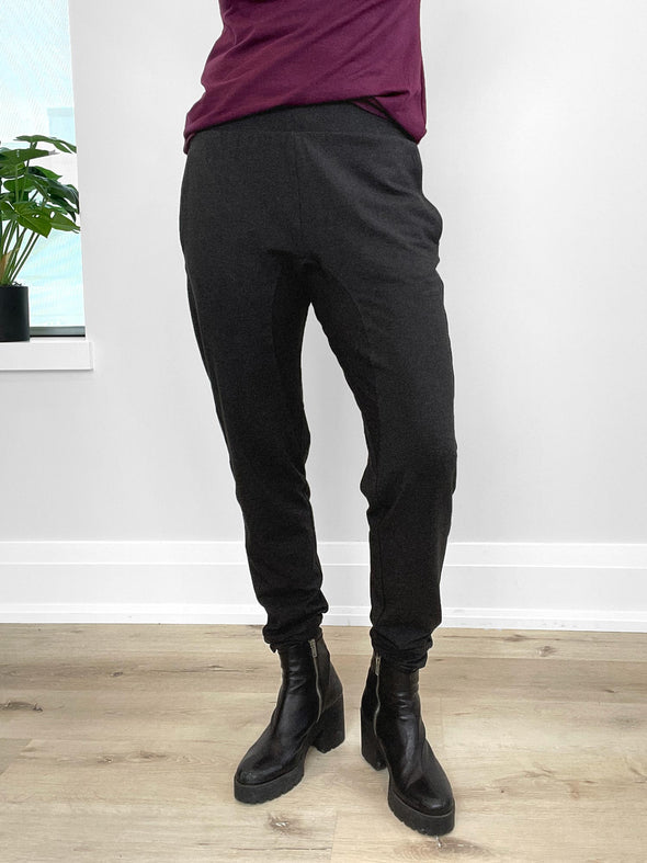 An close up image of Miik's Silvie slouch pant