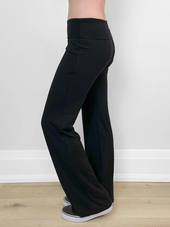A side close up image of Miik's Sina straight leg pant in black with the waistband folded