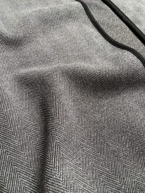A close up of Miik's Emerson boxy blazer fabric in grey.